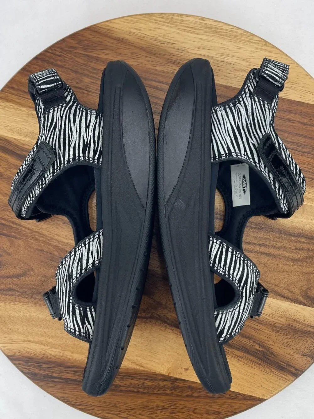 MBT Kisumu Classic Mnyama Womens 10 Zebra Print Dynamic Orthopedic Rocker Sandal